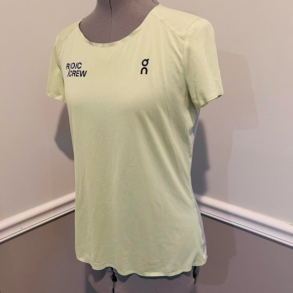 Women’s medium On Cloud performance t-shirt - Picture 3 of 7